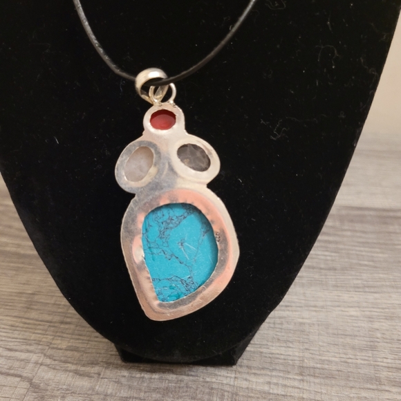 Faux turquoise silver pendant - Picture 2 of 3